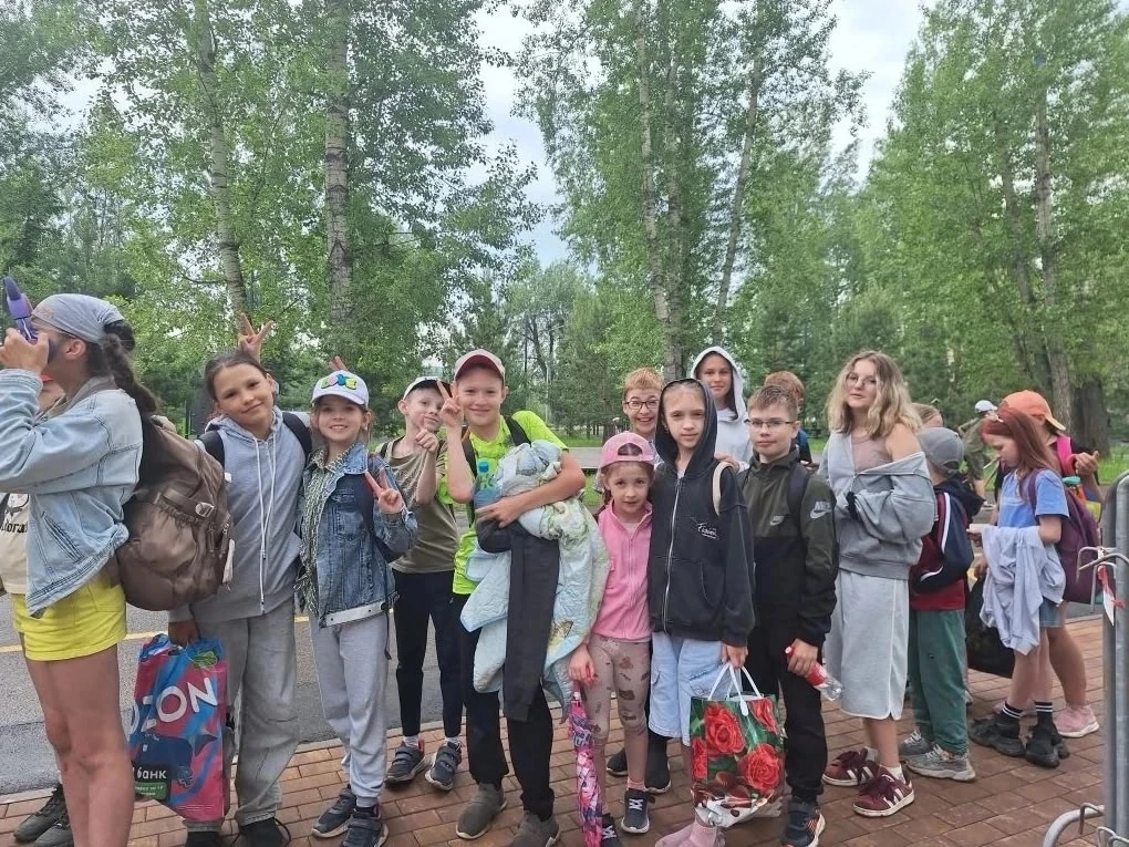 Пришкольный лагерь "Звёздный", заряжаем позитивом! 🌟

Сегодня наша шумная команда из лагеря «Звёздн