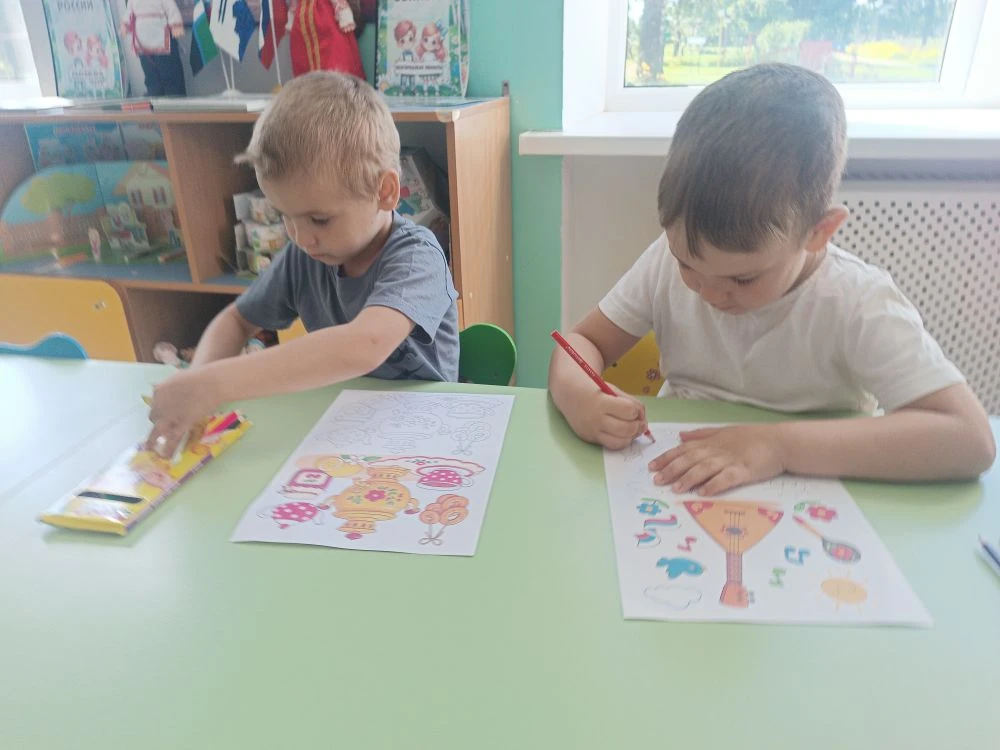 Продолжаем подготовку ко Дню России! 🇷🇺
На этой неделе в нашей группе кипела работа, посвящённая з
