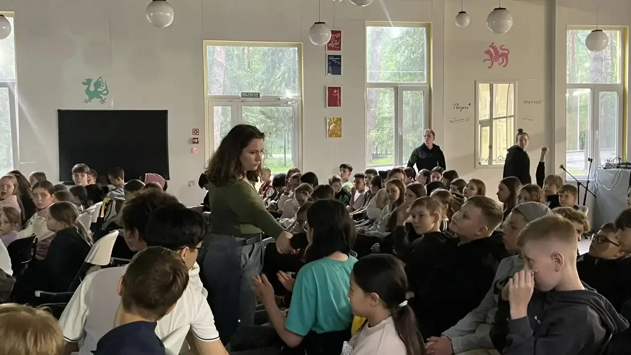 Вчера мы провели игру  «Алхимия» — приключение в мире химии и смекалки. 
Ребята соединяли разные эле