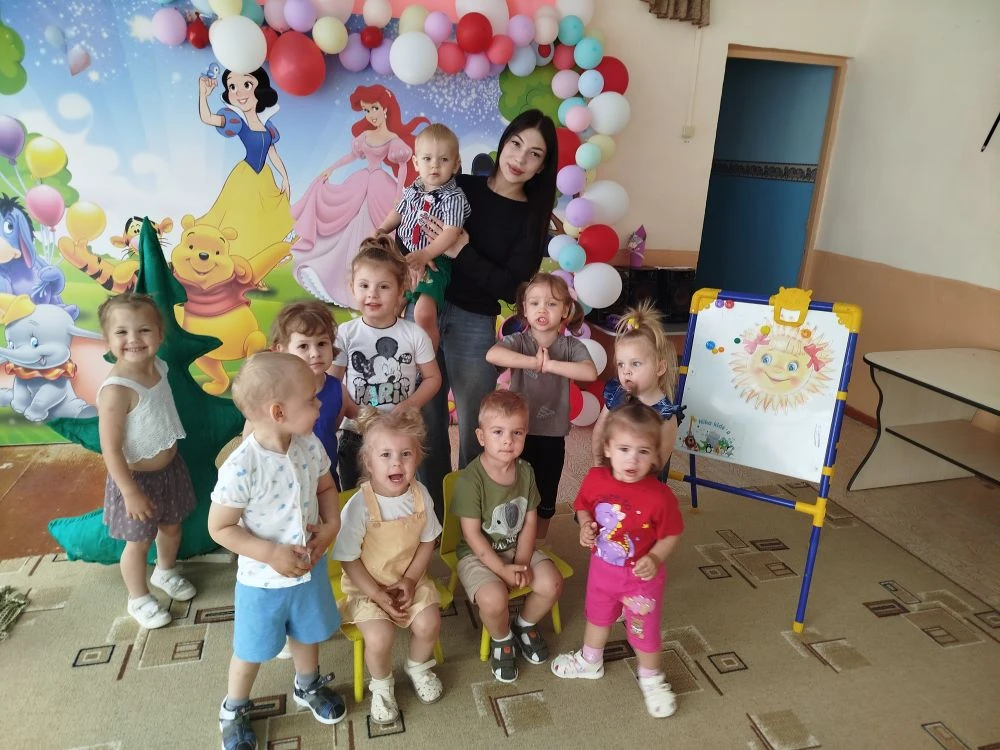 С малышами сегодня провели летнее развлечение "В путь к Солнышку" 🌞 На пути ребята встретили лошадк