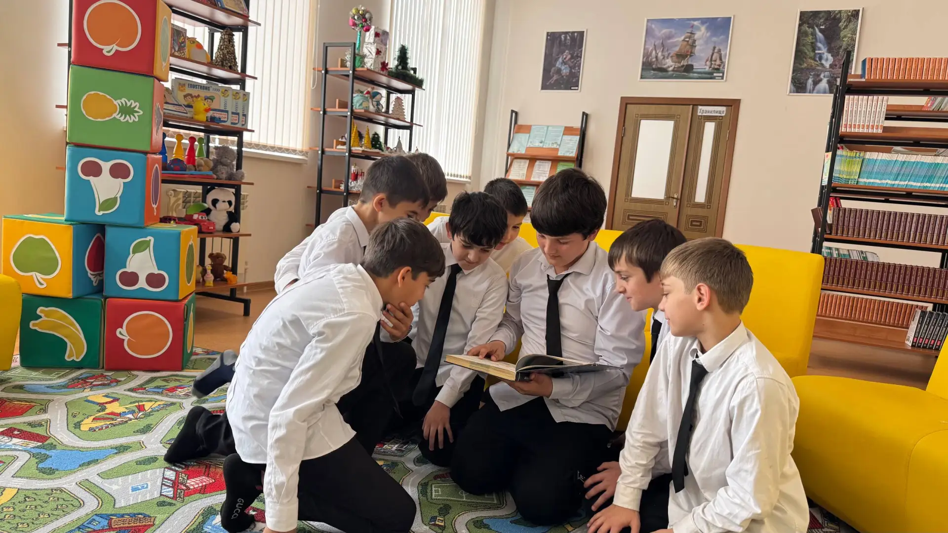 Книжный мир: в МБОУ «ЦО г. Аргун им. А.-Х. Кадырова» отметили Общероссийский день библиотек

В предд