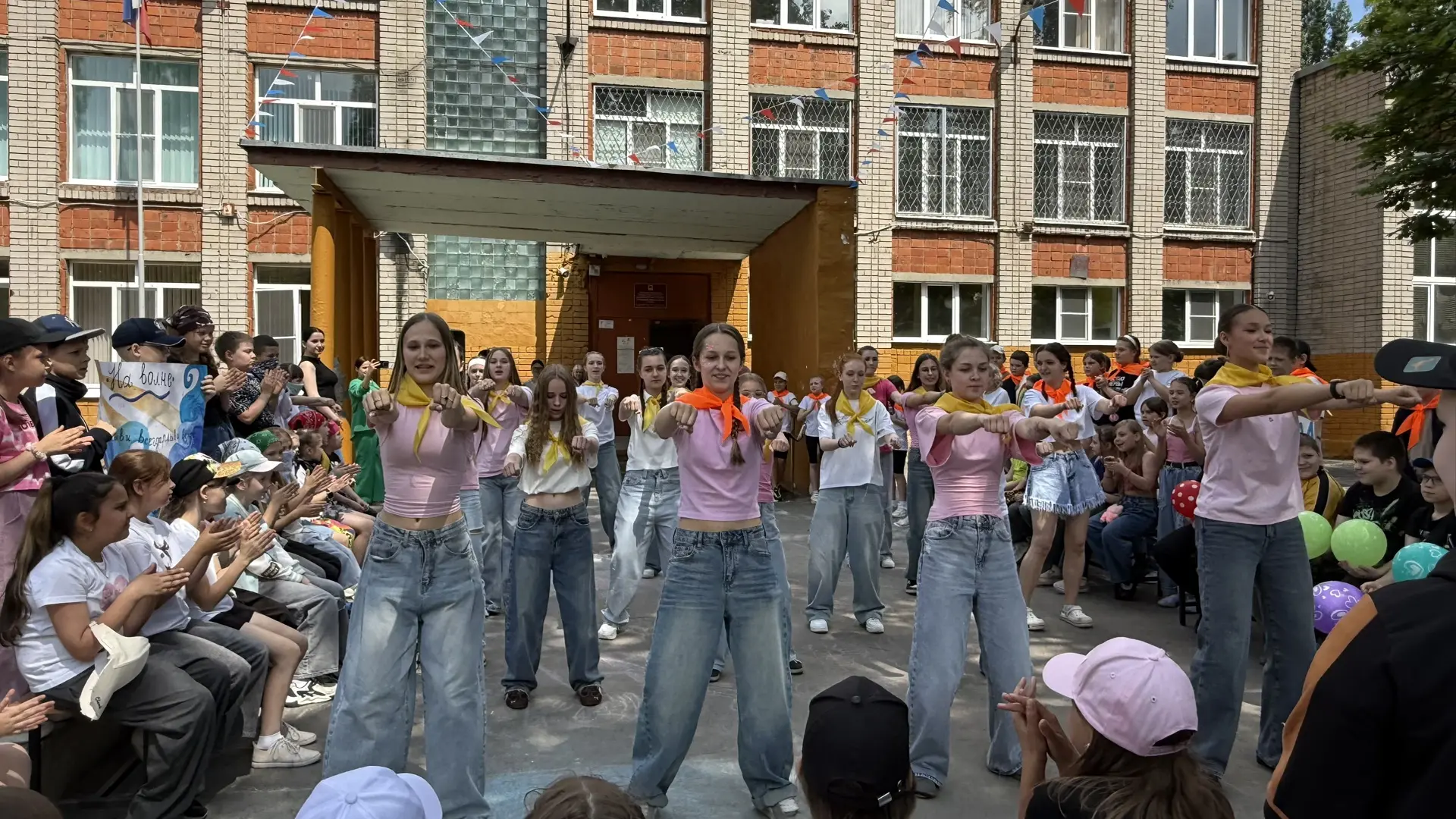 3 июня  состоялось торжественное открытие школьного лагеря «Радуга» 🌈
День стал настоящим празднико