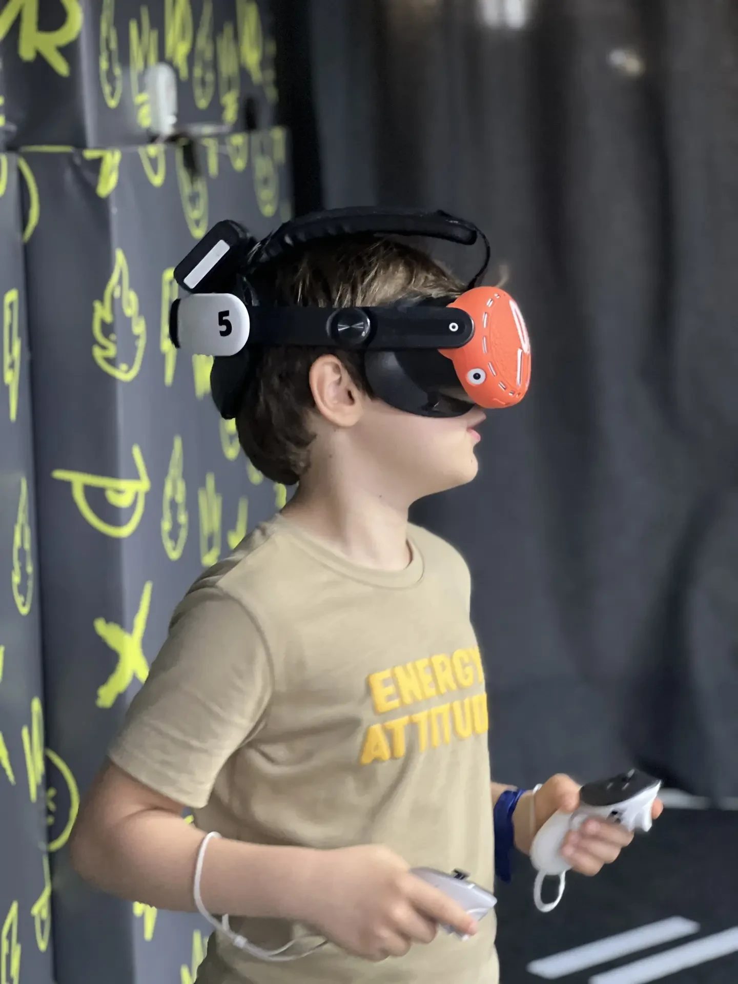 VR-технологии в летнем лагере "Солнечный город"!

Уже второй год подряд ребята 6 профильного отряда 