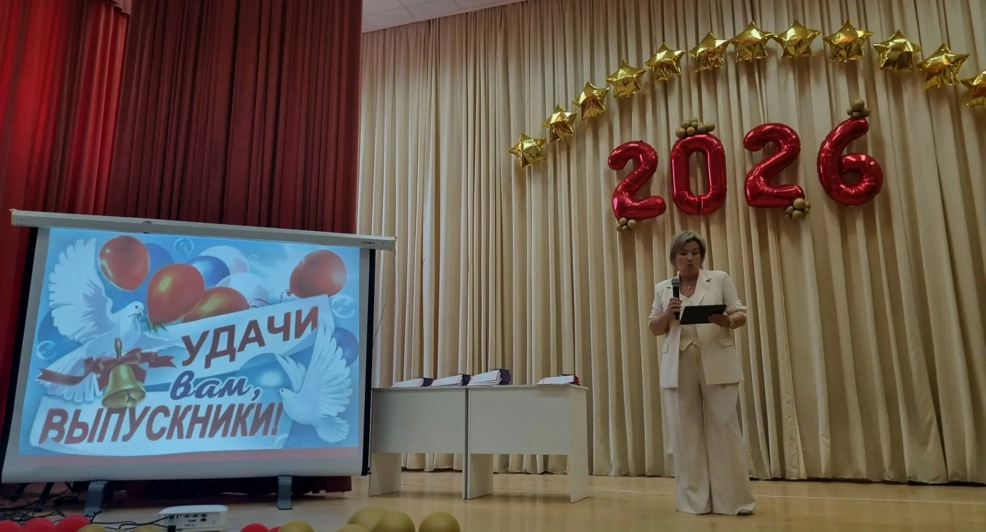 🎉 Торжественное вручение аттестатов выпускникам 9 классов 🎉
Свои первые «взрослые» документы получ