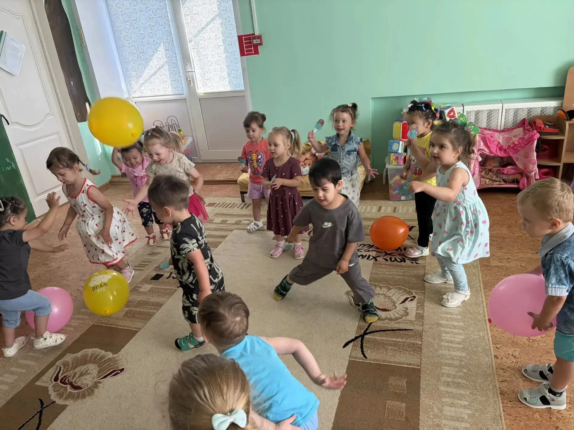 10 июня — один из самых вкусных всемирных праздников: день мороженого. Наши «Пчёлки» с удовольствием