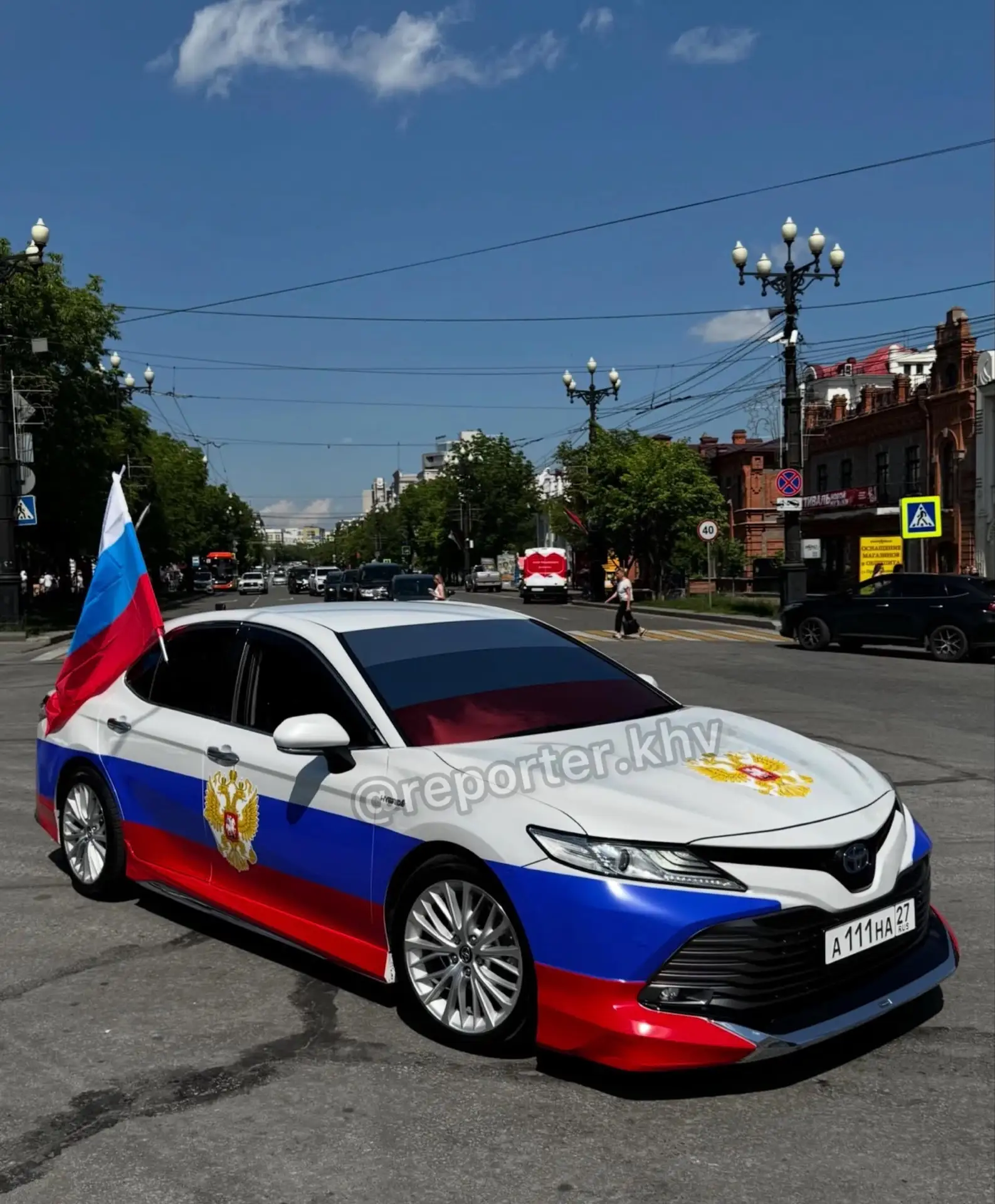 В Хабаровске сегодня заметили самый патриотичный автомобиль в честь Дня России 🇷🇺