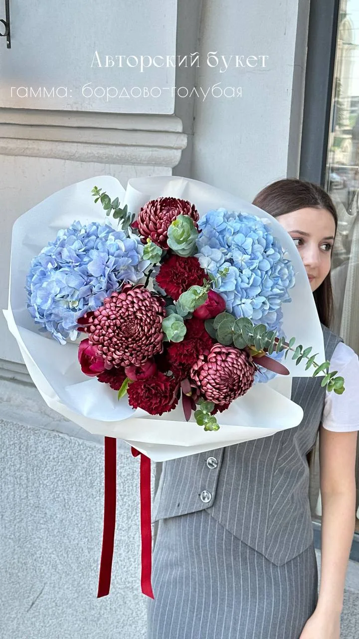 Авторский букет в бордово-голубой гамме🫐
~6950₽

Заказать:
•t.me/Malinaflowers
• +7(938)133-28-33
•