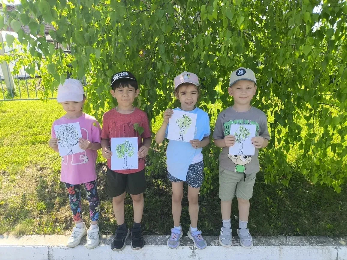 День берёзы: «Капельки» тоже в деле!🌿
Сегодня наш детский сад буквально расцвёл зеленью — воспитанн