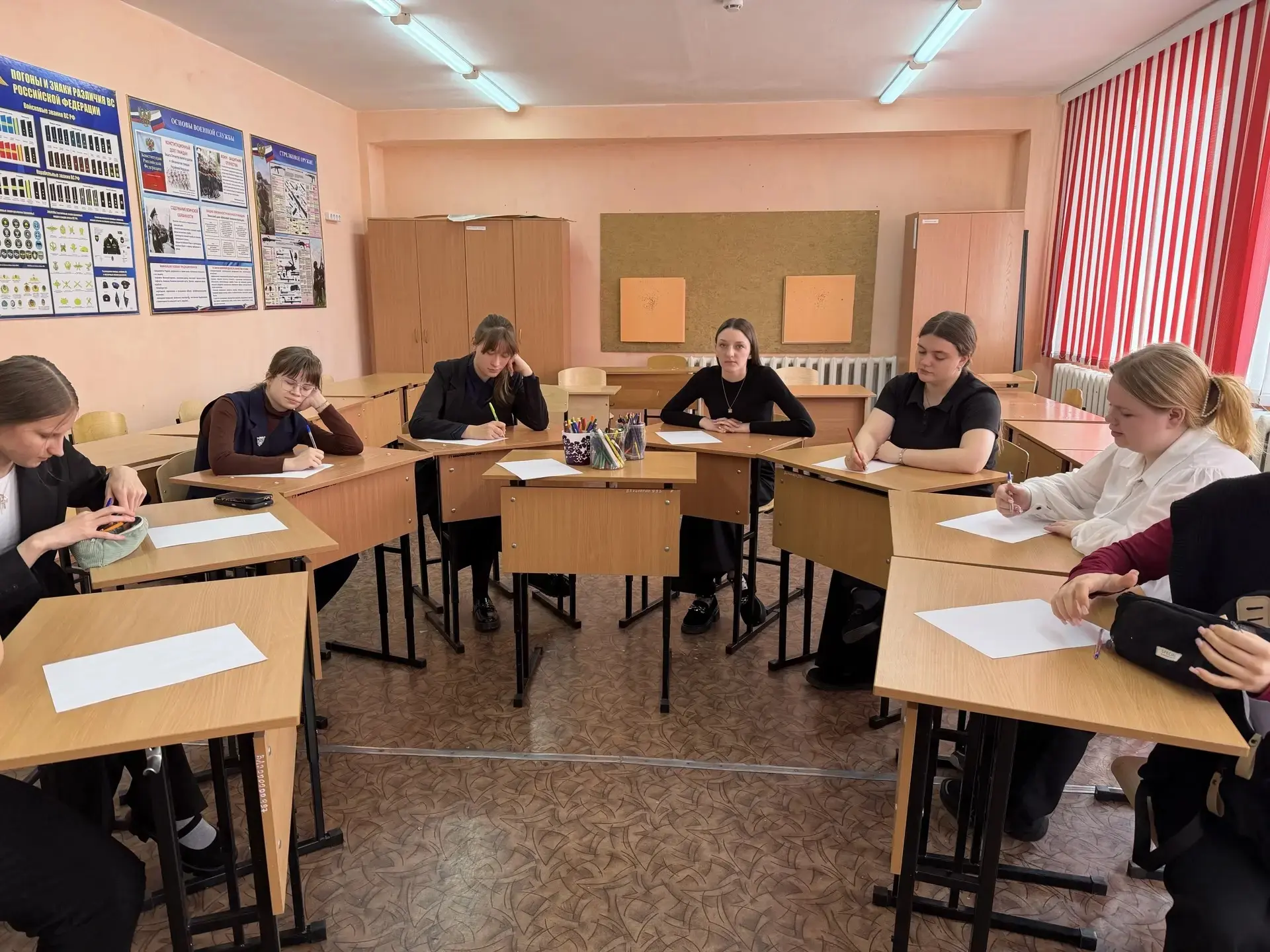 В течение мая педагог‑психолог нашей школы Турлова Д.П. провела серию тренингов для одиннадцатикласс