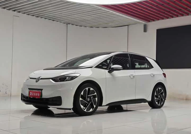 Volkswagen ID.3 53 kWh Pure Smart

✔️ 170 л.с., электричество
✔️ 30-минутная мощность 88 л.с.
✔️ Зад