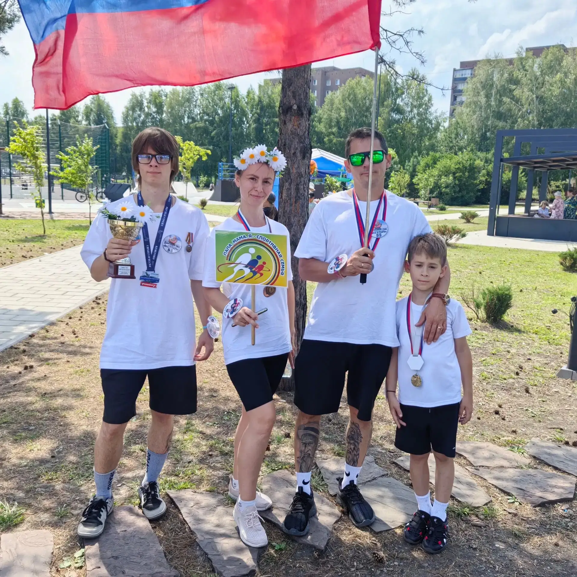 🌼 8 июля в парке «Молодежный» отметили День семьи, любви и верности. По центральной аллее прошли Па