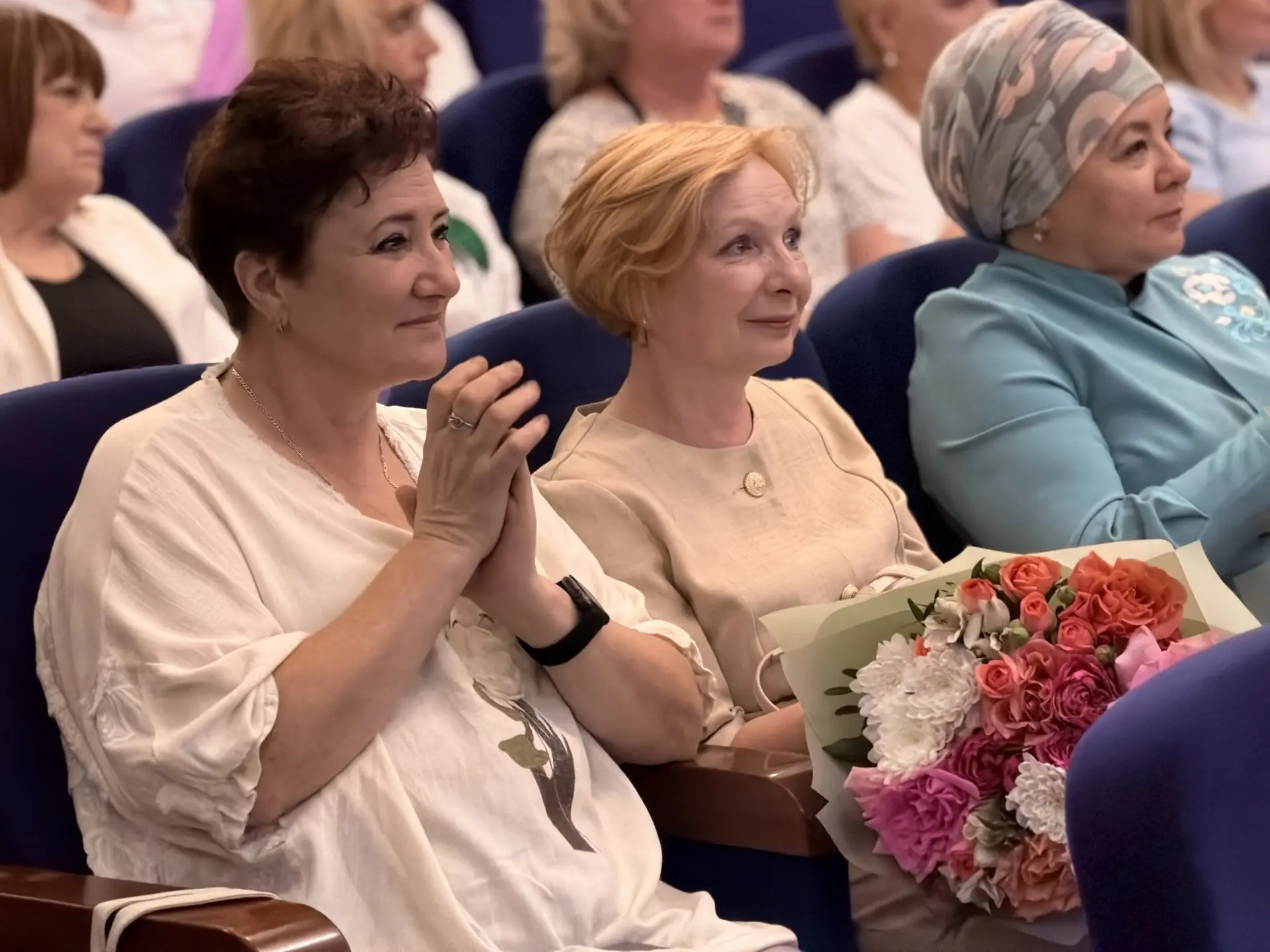 В КДК им. В.И. Ленина поздравили социальных работников с профессиональным праздником. 

Представител