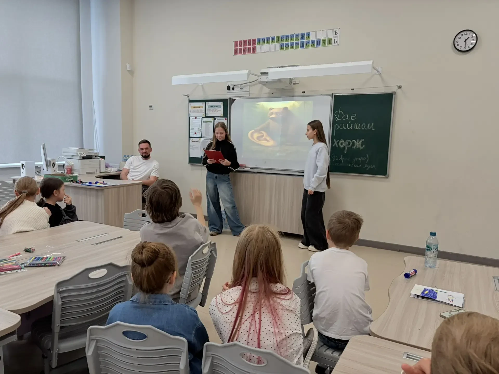 Космос, Древняя Греция, душа Урала: снова насыщенный день в лагере!
 
Сегодняшний день в лагере был 