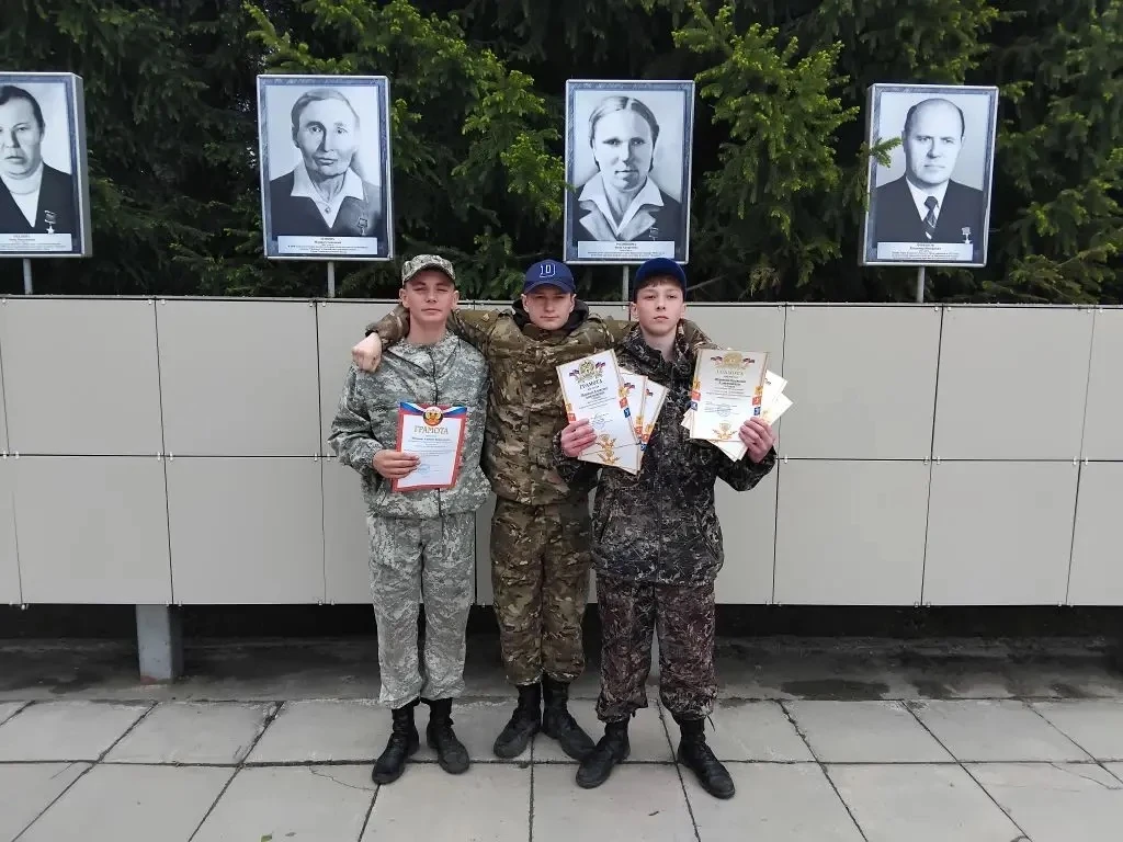Парни десятиклассники достойно приняли участие в ежегодных учебно-полевых сборах, проводимых под рук