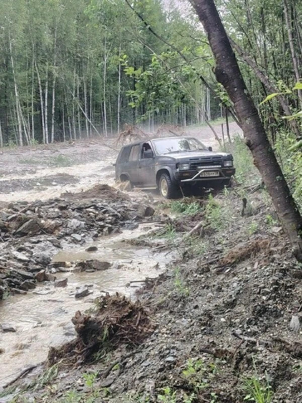 ⚡️Амурским туристам, оказавшимся в ловушке из-за размытой дороги, пришли на помощь спасатели

🌊Паво