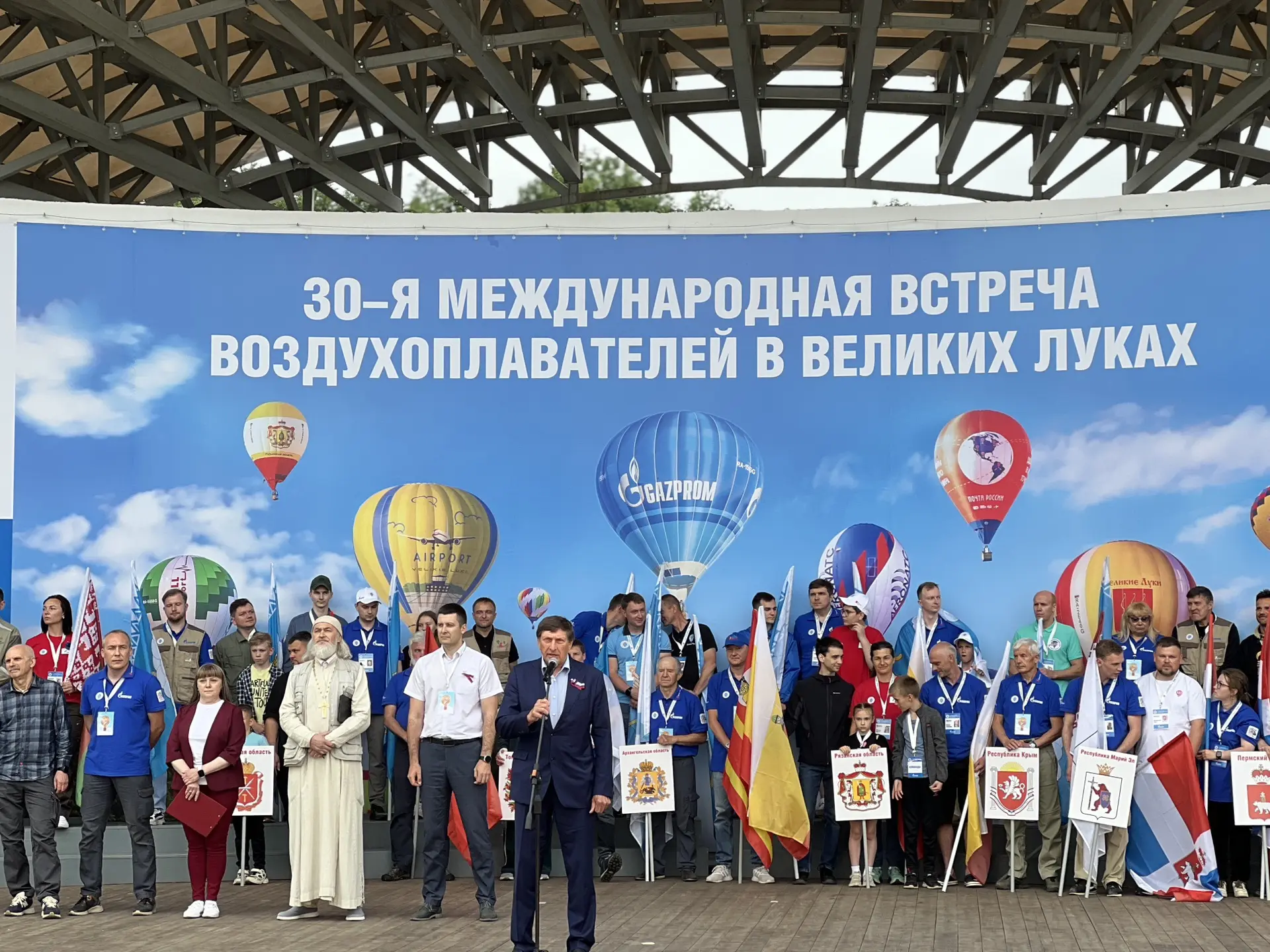 В Великих Луках стартовала юбилейная, 30-я Международная встречи воздухоплавателей.

Для нашего горо