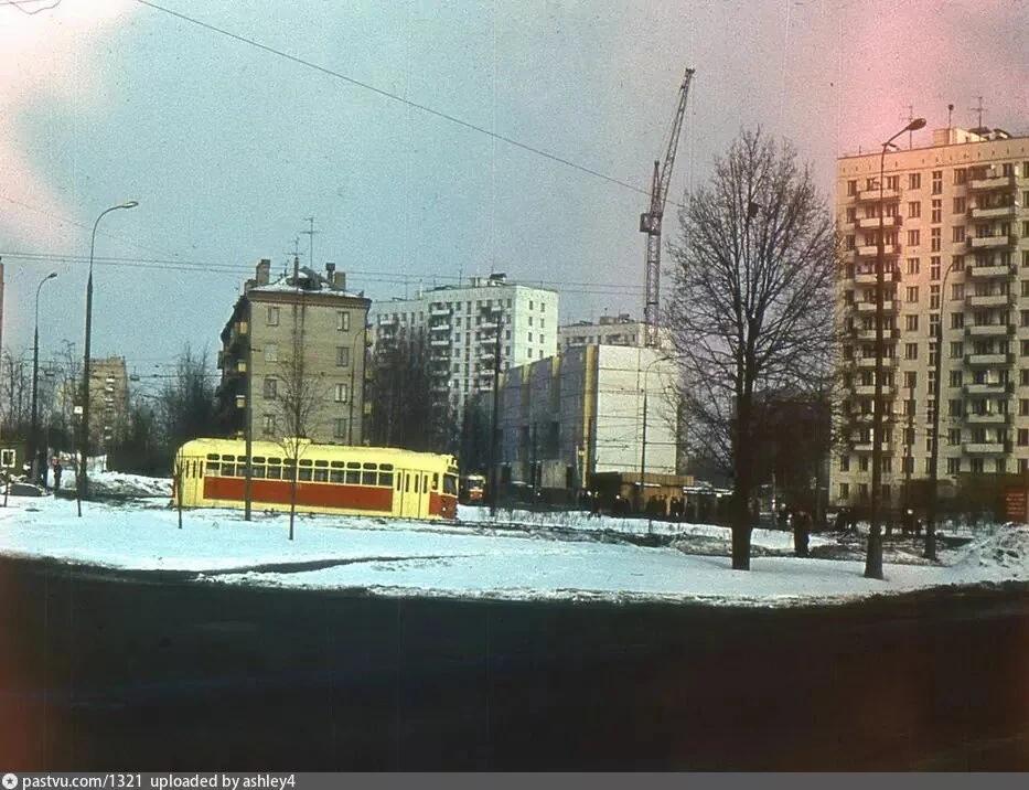 Трамвайный круг у платформы «Новогиреево»
Февраль 1978 г.

Ретро Москва | Ретро ВАО Москва