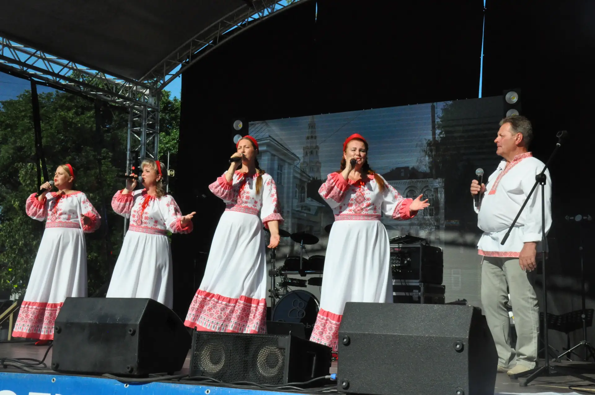 🎶 Зажигательно, душевно и по-русски!

День России, День города и района — праздник, требующий особе