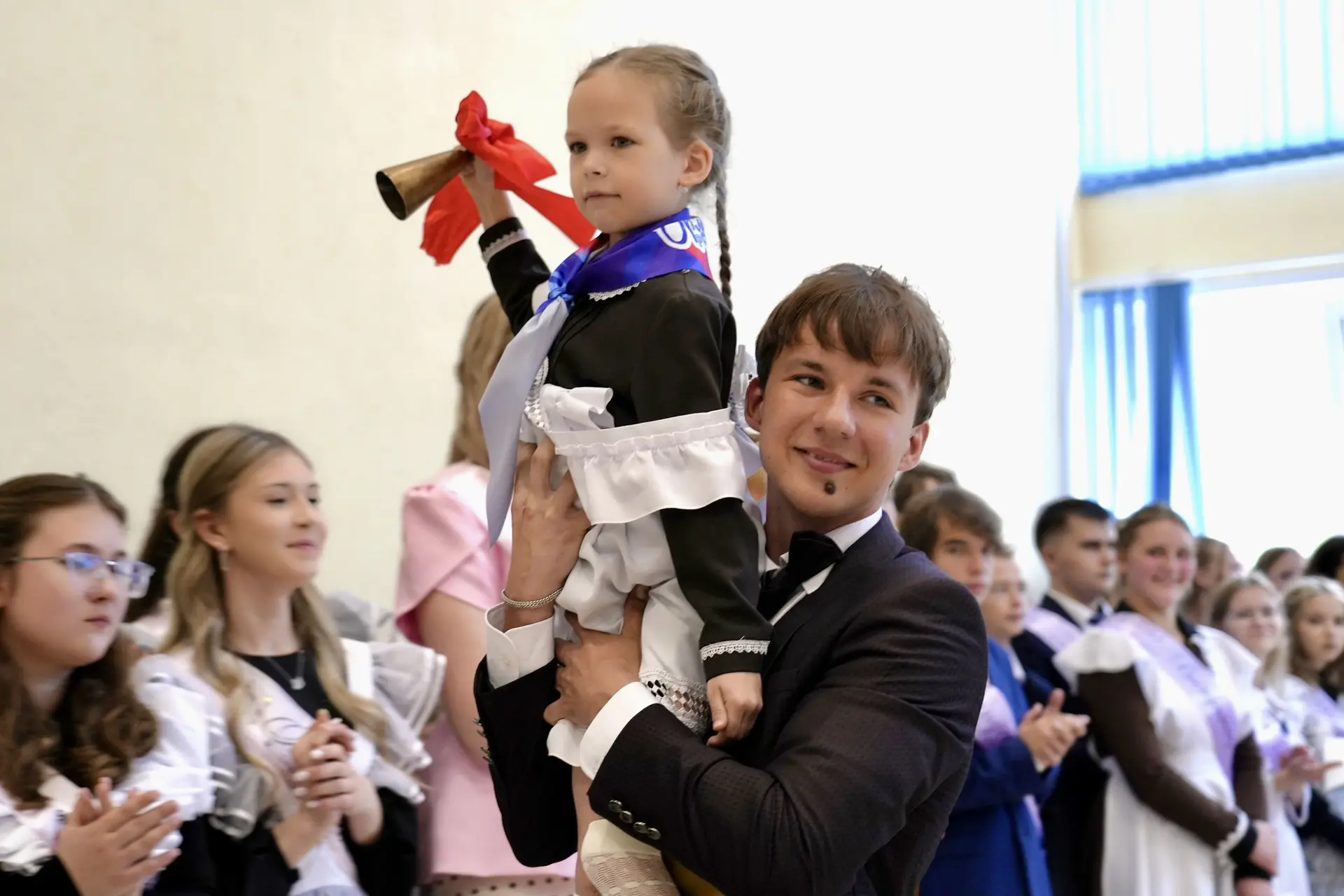 🔔 В нашей школе прозвенел последний звонок

📅 26 мая для нашей школы стал особенным — трогательным