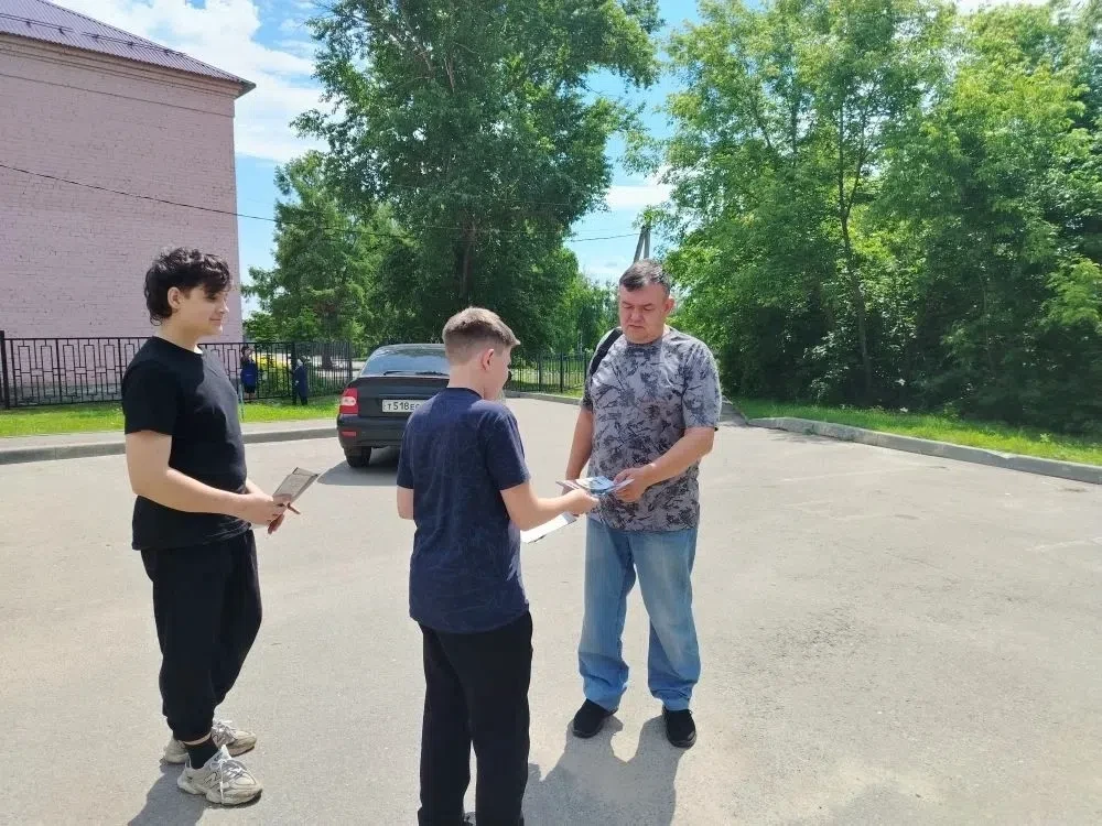 В рамках антинаркотического  месячника учащиеся 8 "а" класса средней школы №2 поселка Лунино провели