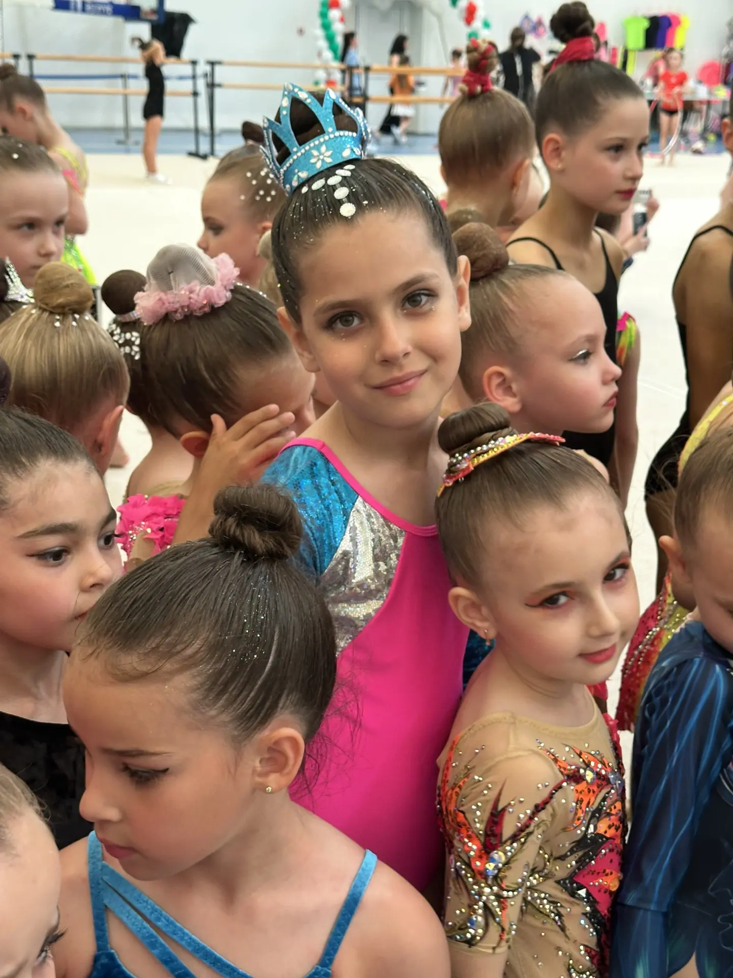 Ну а это мое вязание на публике и я да, все 3,5 часа вязала на трибуне, жаль не сфотографировалась с