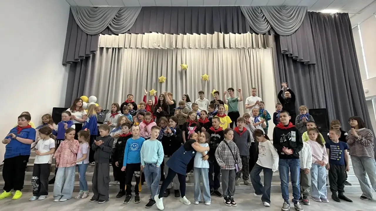 🌟Творческий дебют смены

🎉8 июня в лагере «Улыбка» прошло торжественное представление отрядов — од