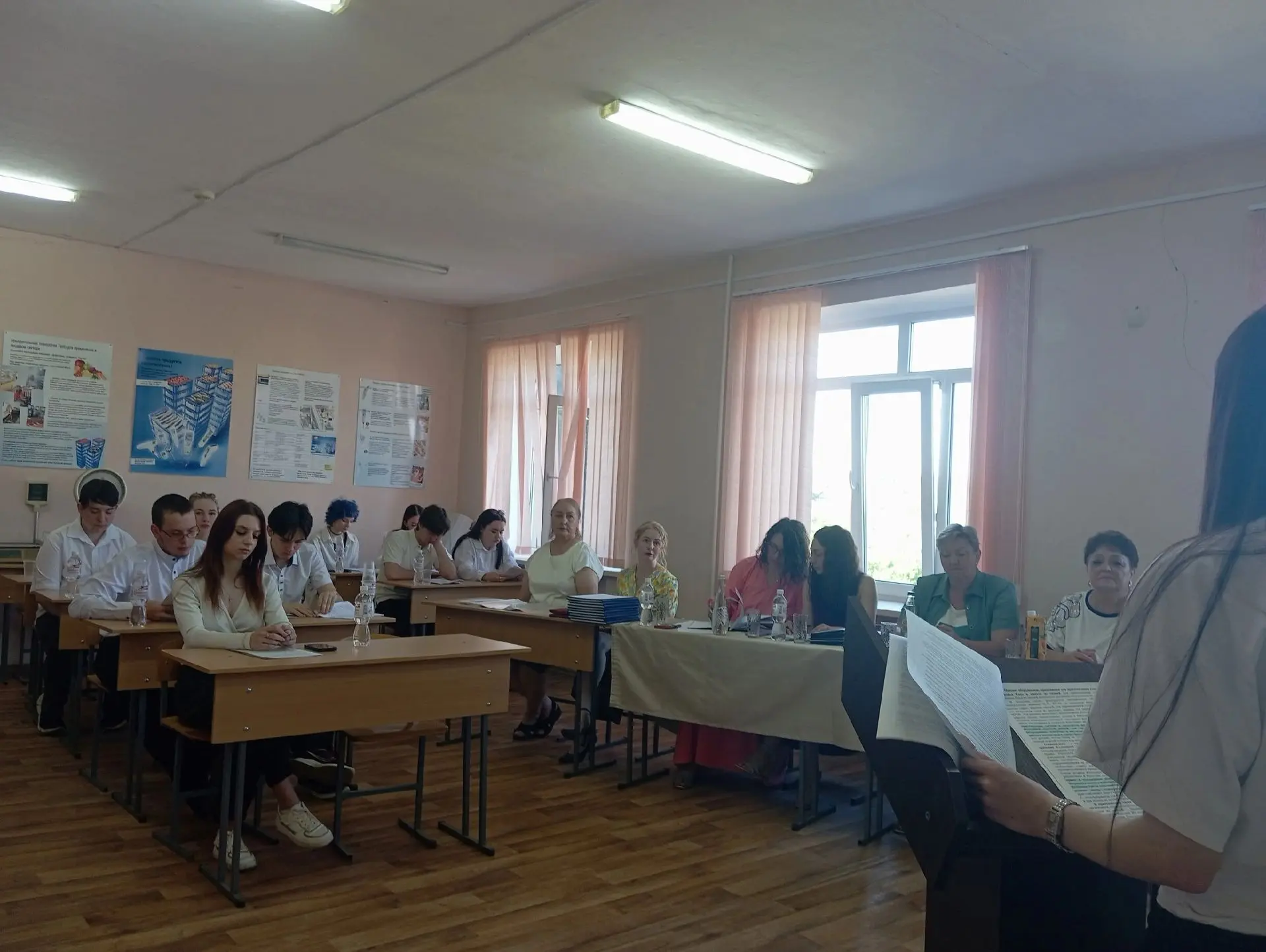 🍽 Дипломы в кармане, фартуки надеты — наши повара готовы покорять гастрономический мир! 👨‍🍳👩‍🍳
