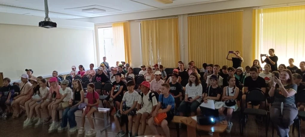 А в Центре детского творчества для ребят из прикольных лагерей района прошла игра "Мой дом - моя Рос