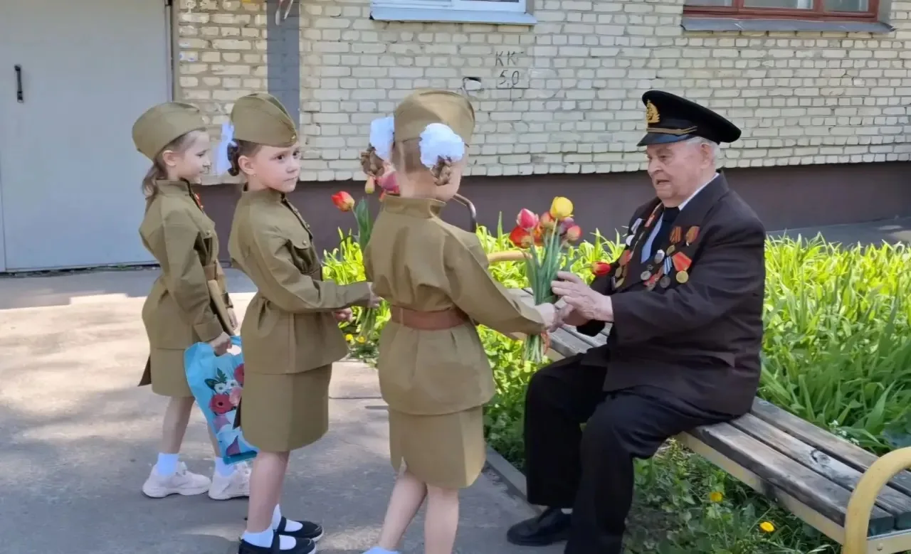 Сегодня наши ребята поздравили с наступающим Днём Победы ветерана Великой Отечественной войны — Ходя