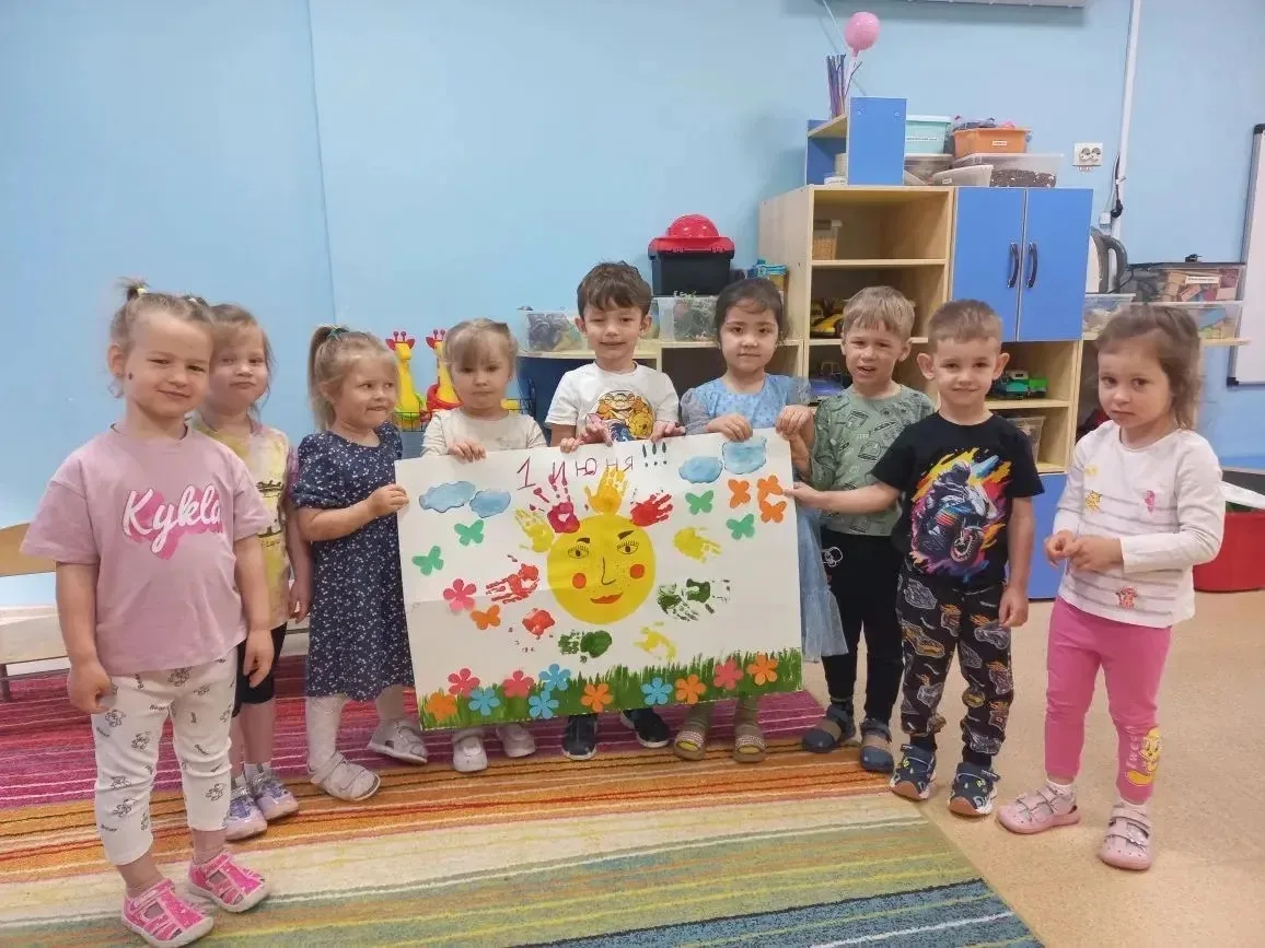 #ДеньЗащитыДетей
🍭🍬🍨
Какой же праздник самый светлый?
Когда вручают всем конфеты!
В день детворы 