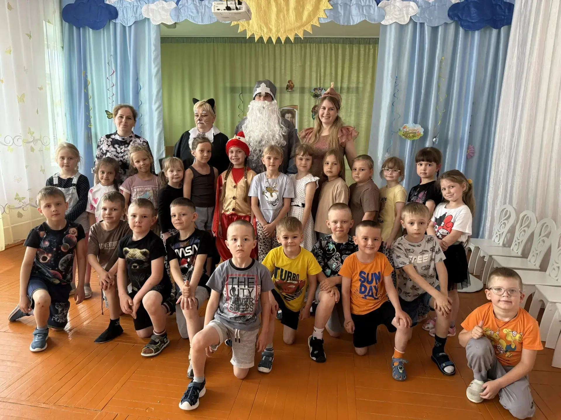«Великий, могучий русский язык» 🇷🇺

Ежегодно 6 июня в России отмечается День русского языка — праз