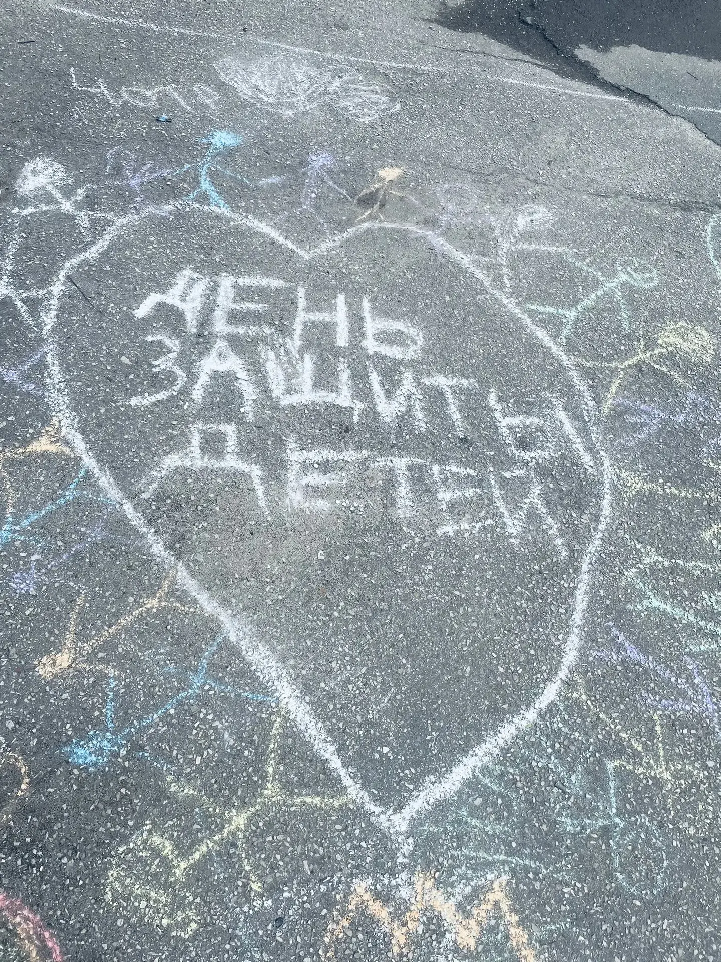 🌼 День защиты детей 🌼

В нашем лагере «Искатели приключений» этот день наполнился творчеством, сме