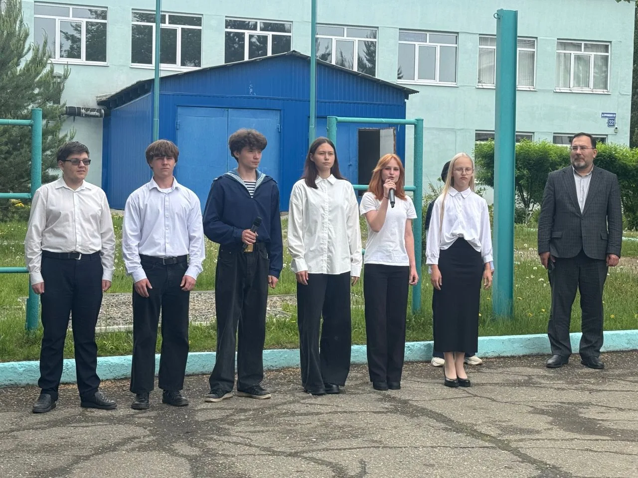 🇷🇺 С любовью к России и гордостью за наш техникум!

11 июня, на плацу нашего техникума прошла торж