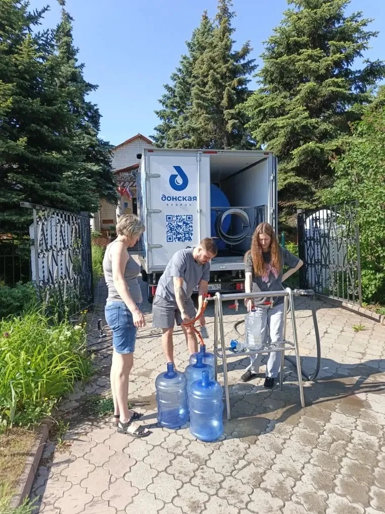 В эти выходные команда «Донской Водицы» организовала бесплатный розлив питьевой воды в отдалённых ра