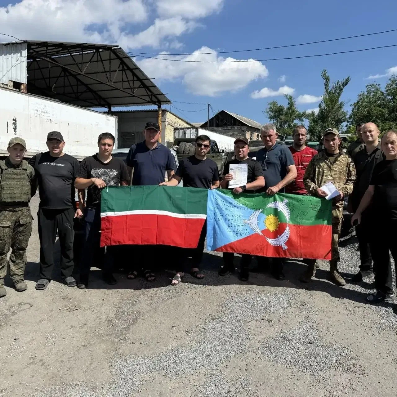 Делегация Аксубаевского района Татарстана доставила в зону СВО 51-й гуманитарный груз

Глава Аксубае