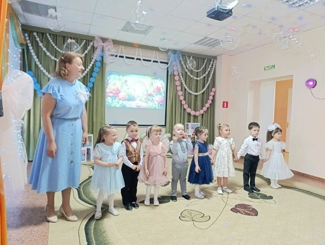 🐚НАШИ ЖЕМЧУЖИНЫ...
🎓Вот и первый выпускной!
💯Сколько их еще впереди - но этот, детсадовский, самы