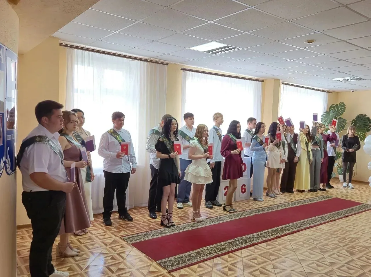 Во всех школах района прошло вручение аттестатов выпускникам  9  классов. 
 Дорогие ребята,  мы позд