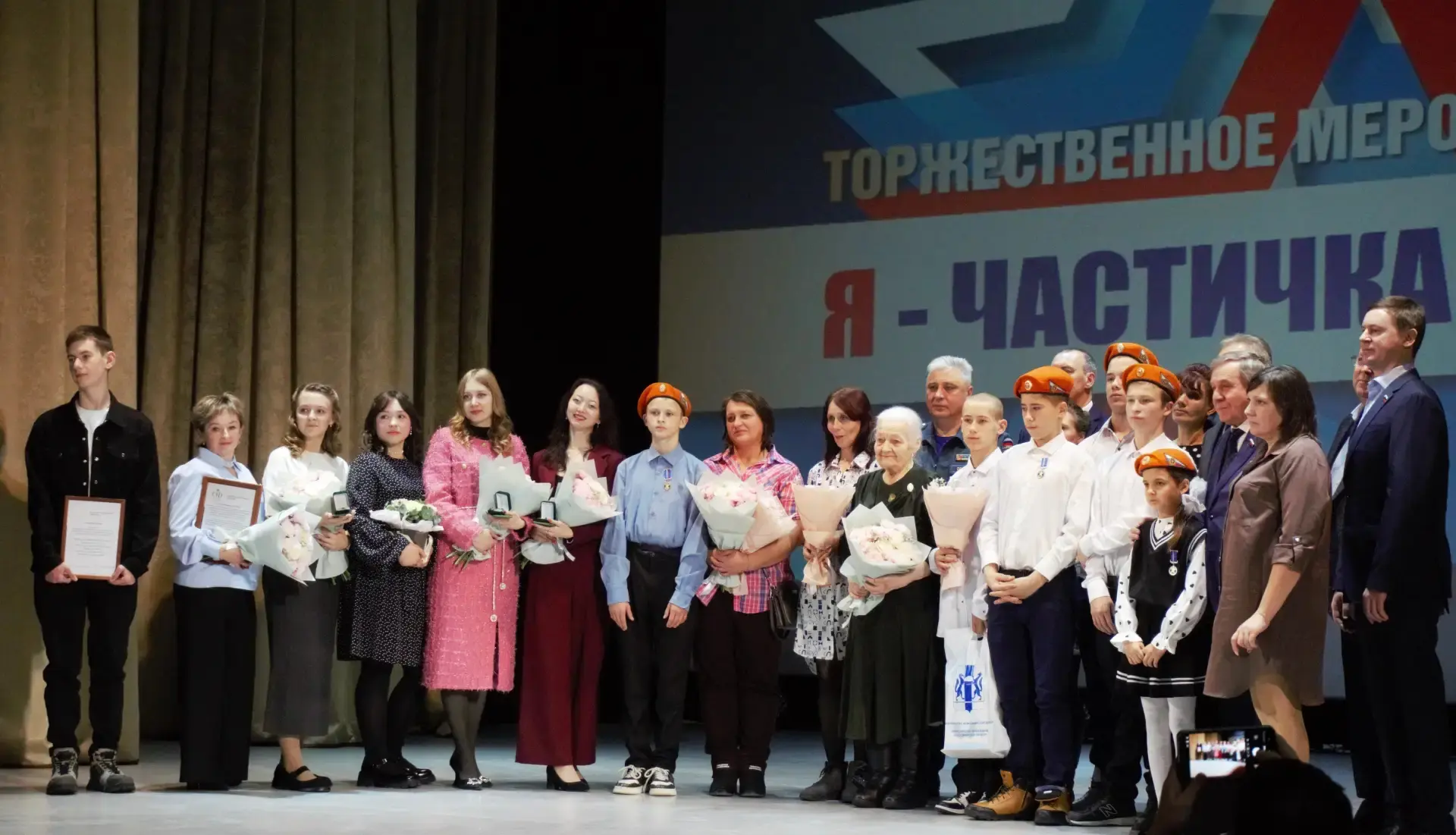 Во Дворце культуры города Куйбышева вручены медали Совета Федерации «За проявленное мужество»

Сенат