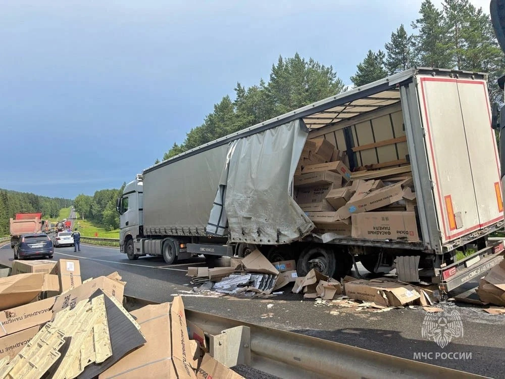 Массовое ДТП в Слободском районе

Сегодня днём на 652-м км автодороги Р-243 «Кострома – Шарья – Киро