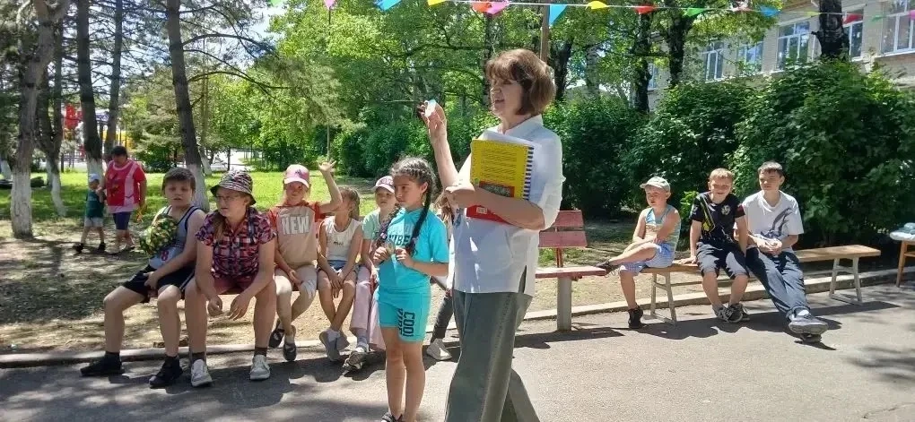 🇷🇺 Шестой день в лагере: Танцуй, репортируй, объединяйся!

Сегодня в лагере не было ни одной минут