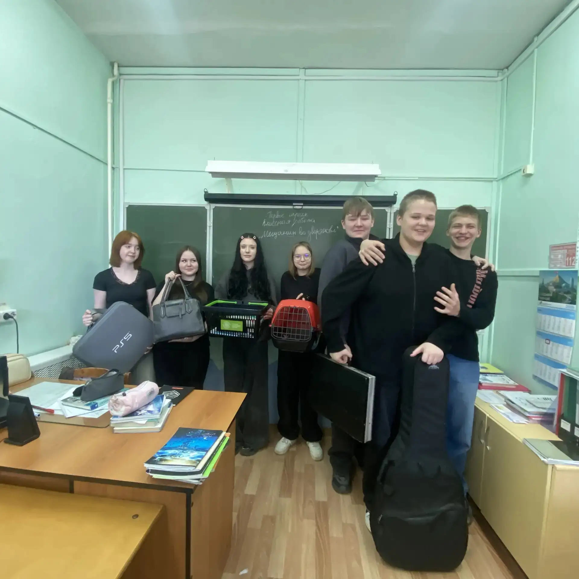 🫣1 апреля — никому не верю!

Сегодня в школе царила особая атмосфера — День смеха прошёл на ура! На