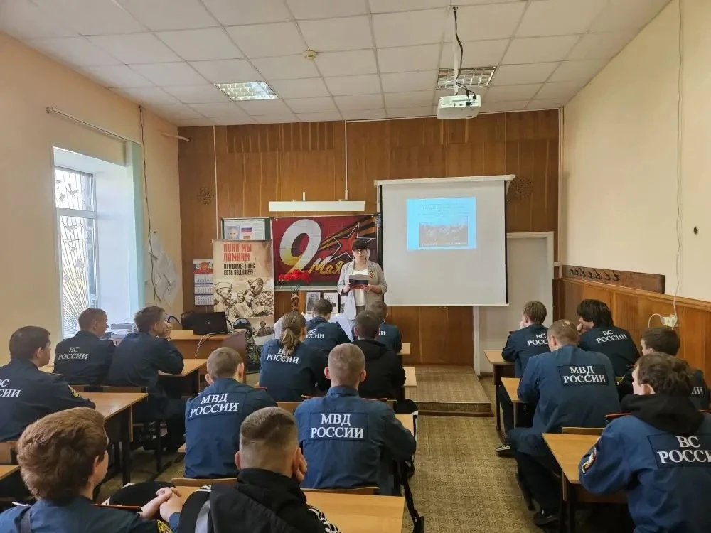 Память сильнее времени: в нашем колледже почтили героев 🇷🇺

День Победы — это не просто дата в кал