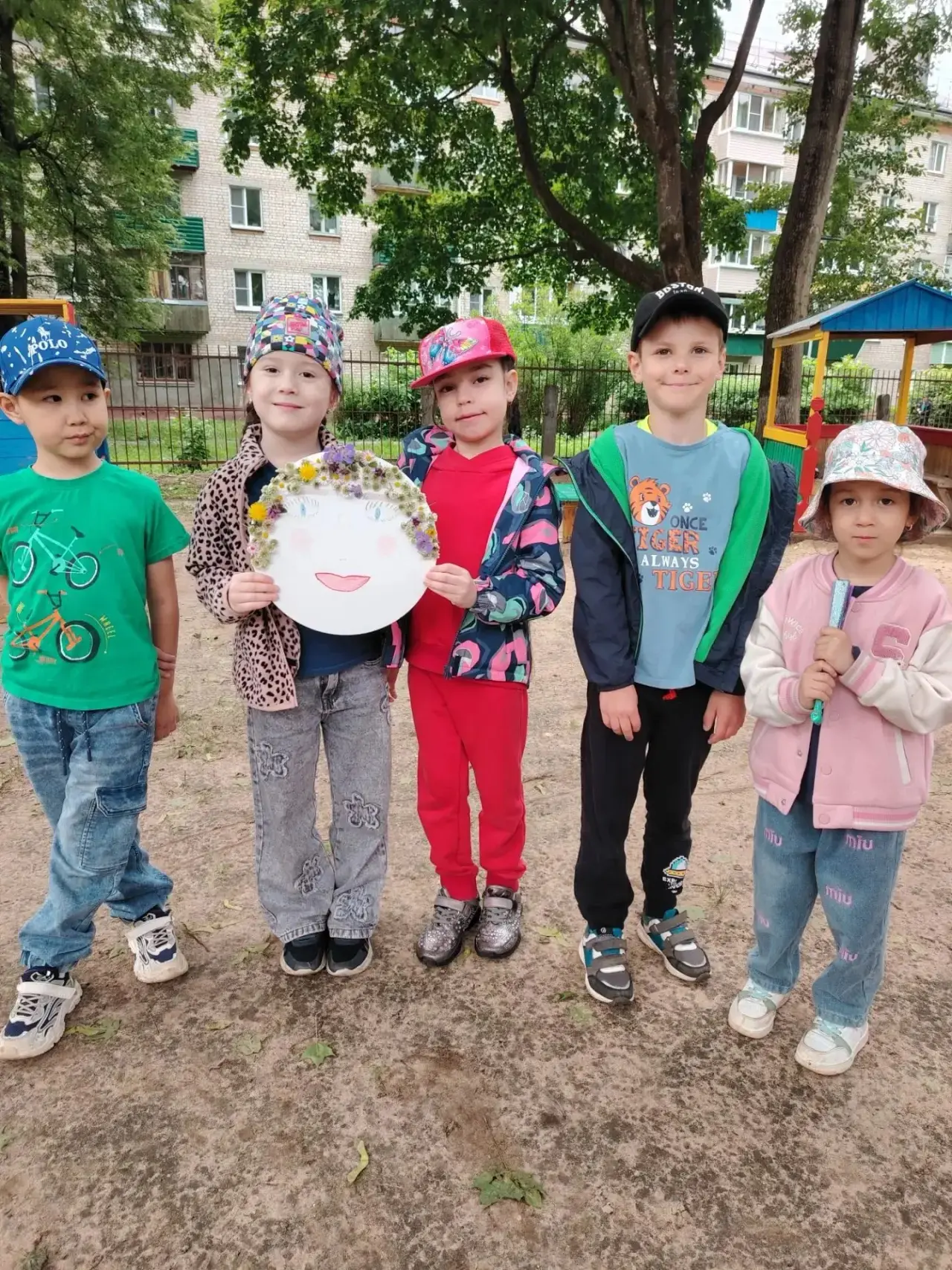 "Поделка из полевых цветов."