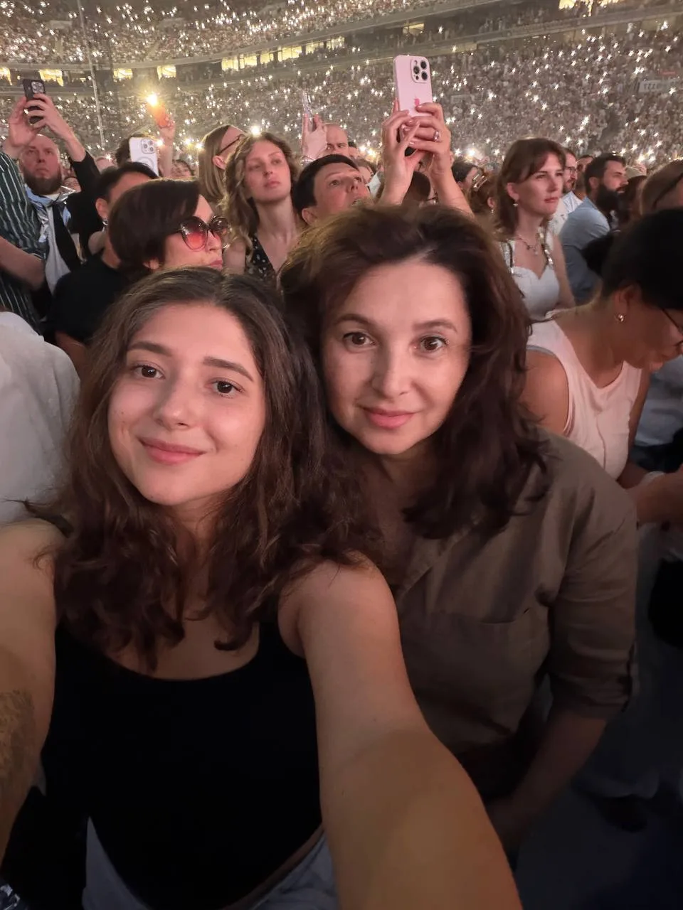 Вероятность, что я в субботу вечером окажусь в Лужниках на концерте Агутина с мамой и друзьями — оче