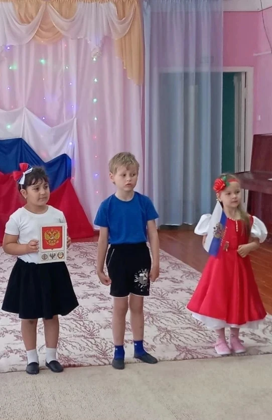 Есть день рождения у меня, есть день рождения у тебя,и у тебя.....
Есть день рождения у страны,в кот