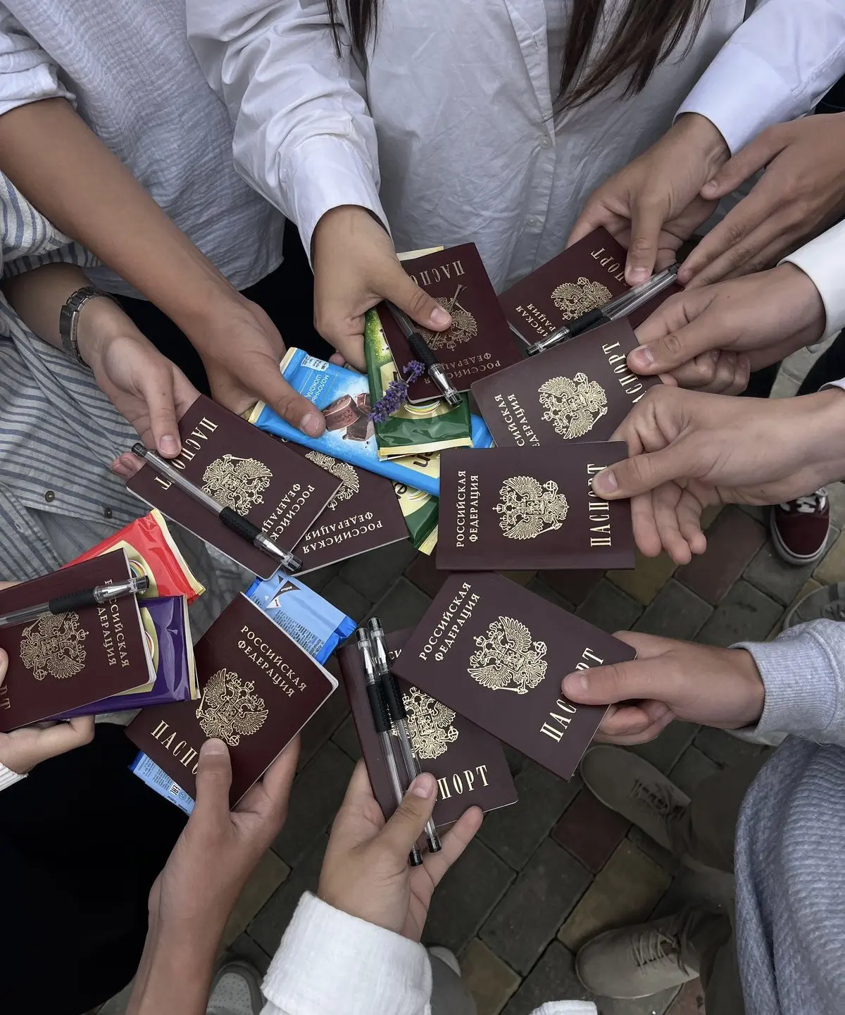 Внимание, выпускники! Сегодня начинается ваш путь к новым вершинам! 🚀

Дорогие наши выпускники!
Сег