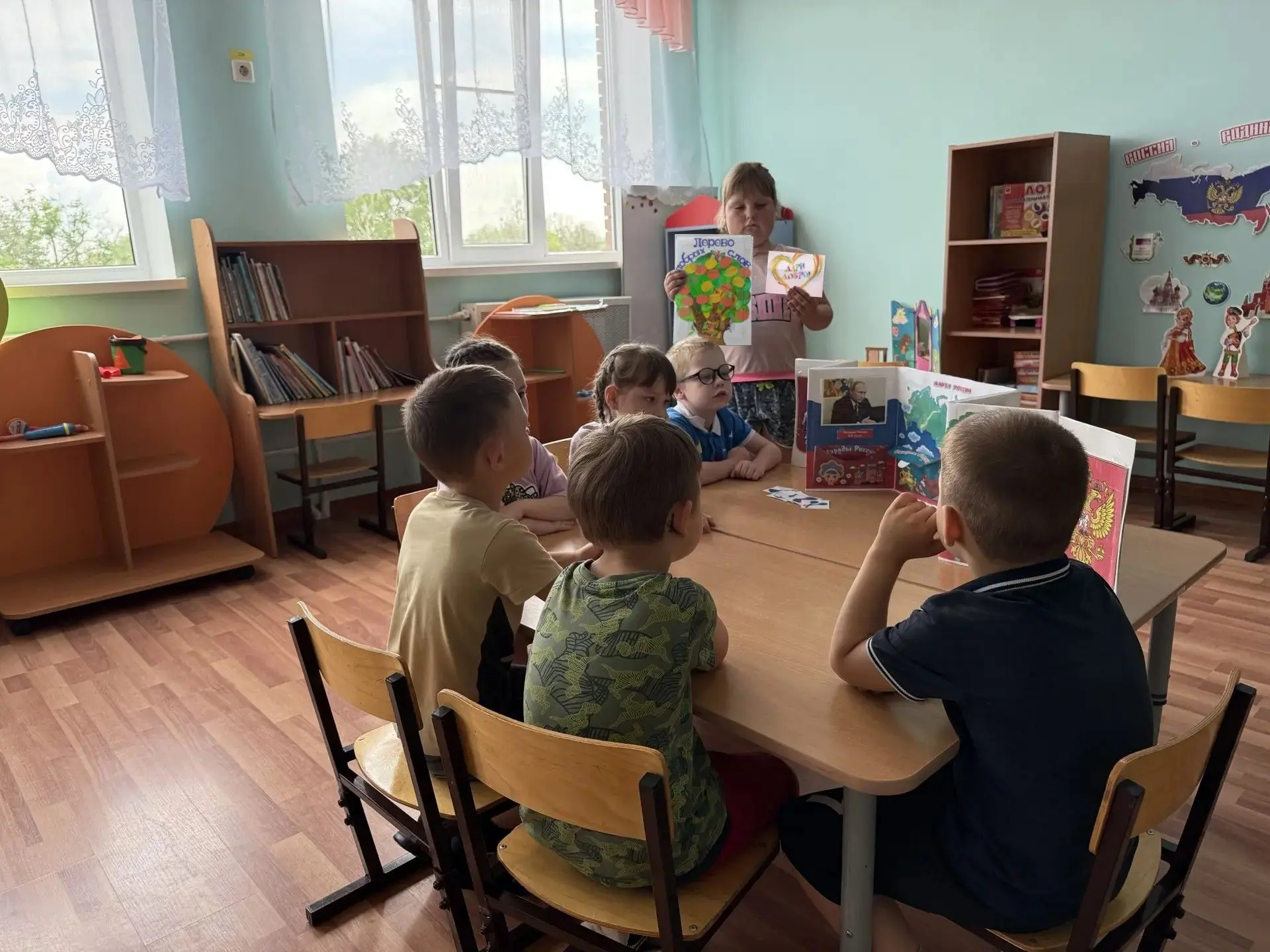 Акция «Мы за мир и дружбу»
В старшей группе прошла тематическая акция «Мы за мир и дружбу», направле