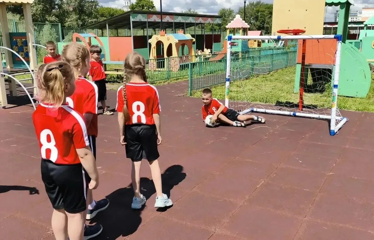 Футбол – популярнейший вид спорта во всём мире. Среди детей и подростков эта игра также невероятно п