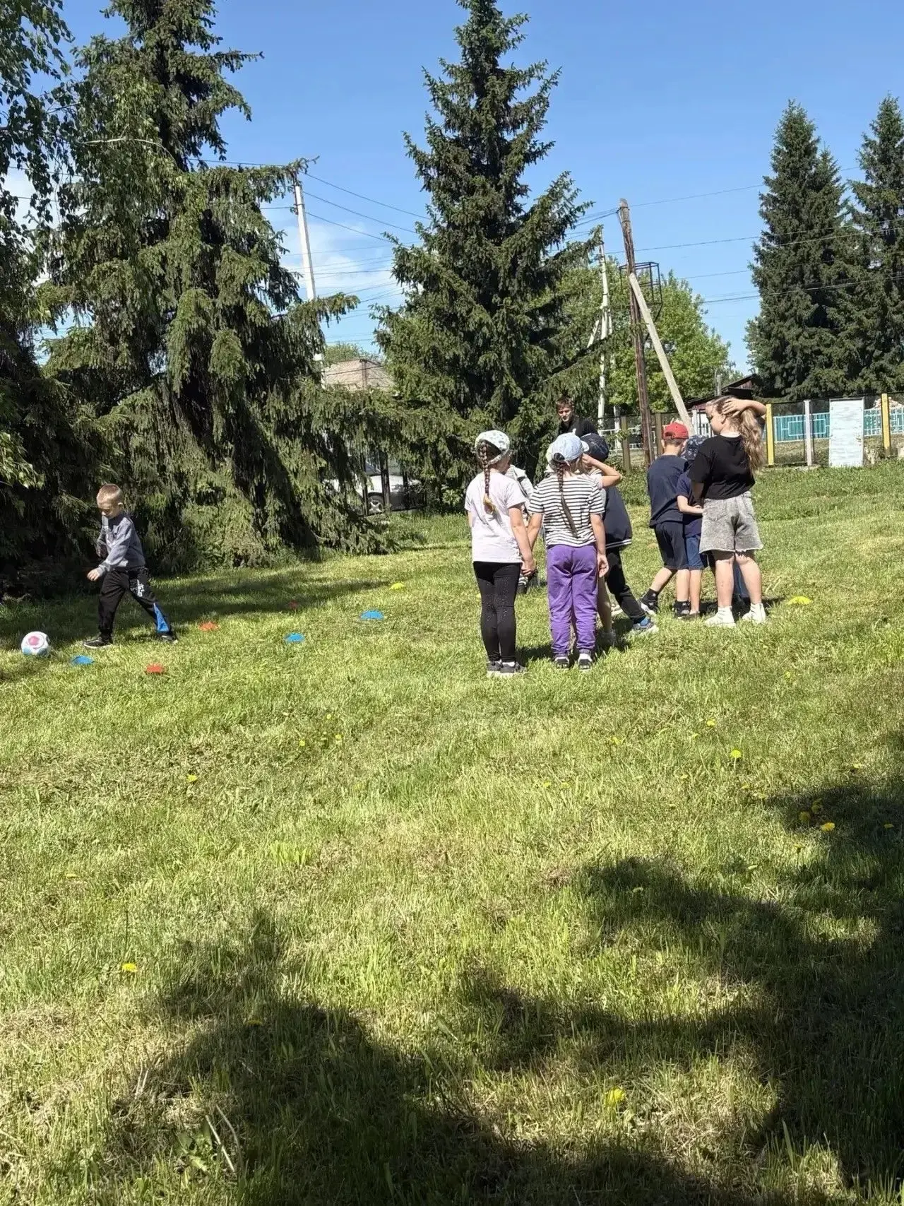 (1 ИЮНЯ)
        Открыли смену на ура!🚀
     Утро 1 июня в МБОУ Кытмановской СОШ №1 началось с детс