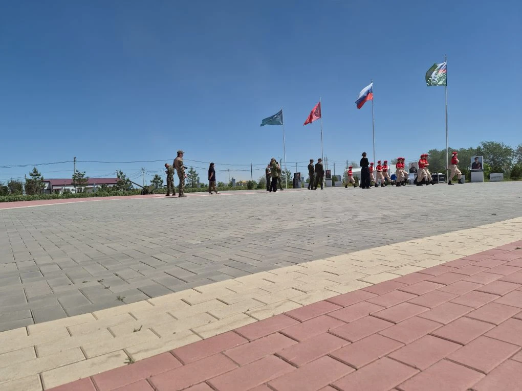 Сейчас пойдём на строевую подготовку🫡